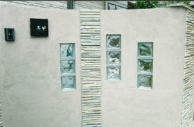 自然石の良さを感じるナチュラルな外構