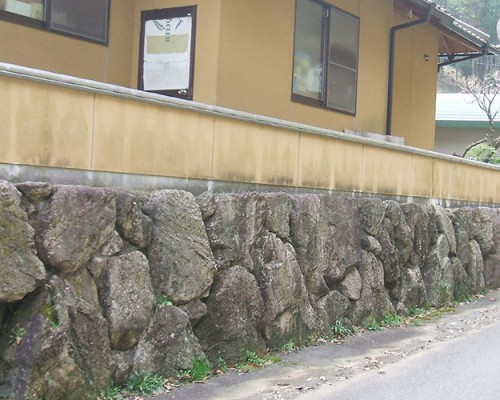 自然石の崩れ積みの石積み｜大分県日田市