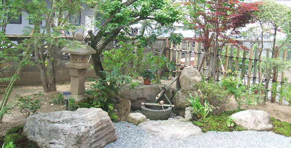 蹲（つくばい）のある和庭｜大分県日田市 - 有限会社西日本古里造園