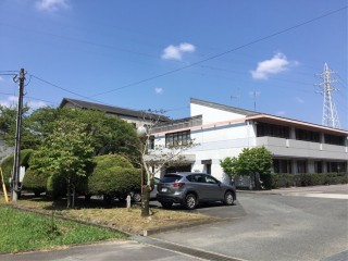 昭和学園高等学校の緑地帯の年間管理を請負っていますのイメージ画像